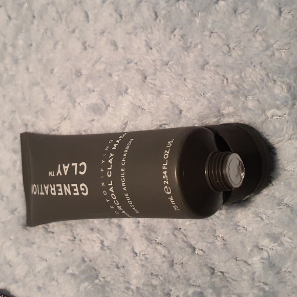 Generation Clay Detoxifying Charcoal Clay Mask - Picture 3 of 3